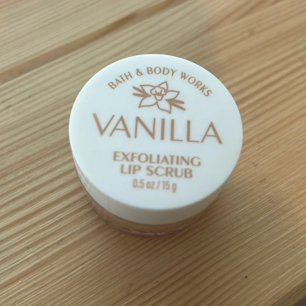 Bath & Body Works vanilla lip scrub
